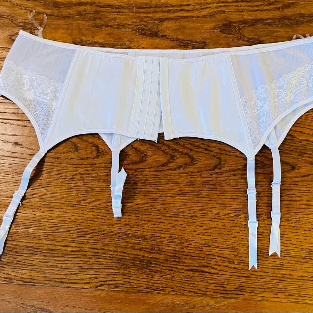 Chic White Lace Garter‎ Belt - Picture 5 of 9